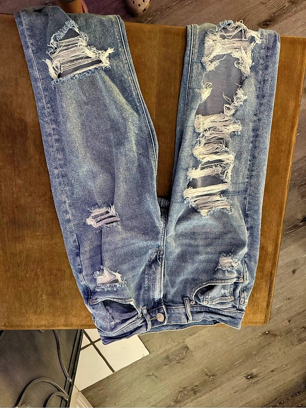 American Eagle Distressed Skinny Jeans Size 6 in Blue